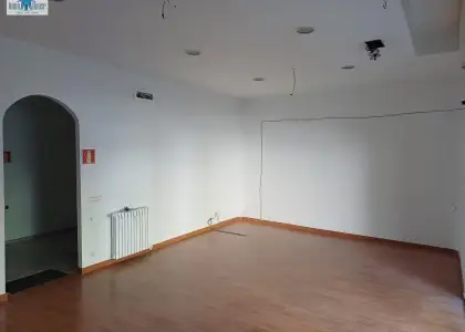 Inmohouse vende o alquila local comercial en Plaza de la Constitucion Zona Carretas en Albacete