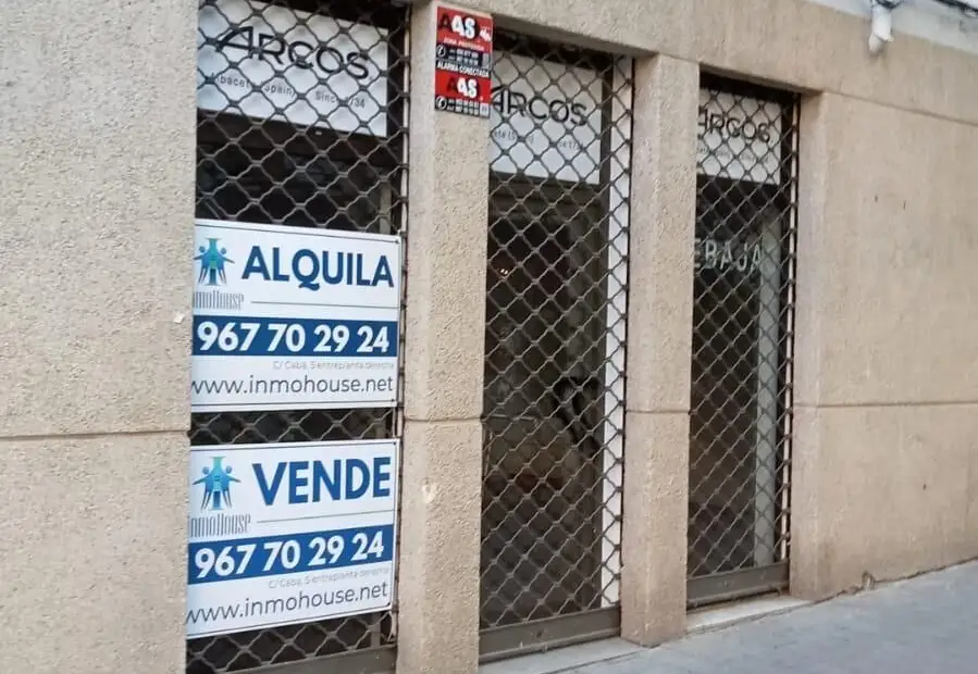 Inmohouse vende o alquila local comercial en Plaza de la Constitucion Zona Carretas en Albacete