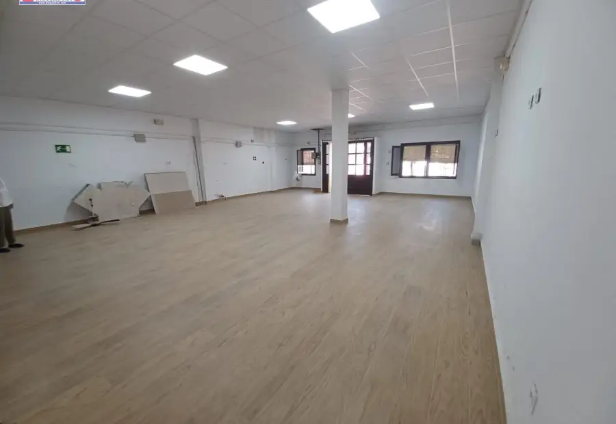 Local comercial centrico ideal para todo tipo de negocio en Villafranca de los Caballeros