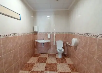 Local comercial construido en nave de 540 metros con licencia de apertura en uso en Alcázar de San Juan