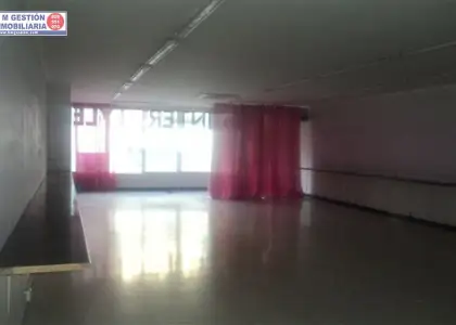 Local comercial de 300 metros en primera planta en la castelar en Alcázar de San Juan