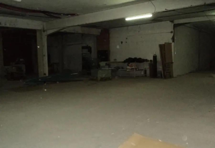 Local comercial de 900 m/2 a dos calles, y 10 plazas de garaje en Tomelloso