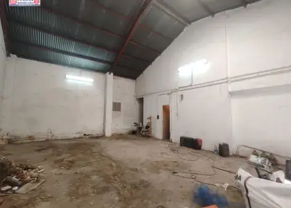 Local comercial diafano junto a la Plaza de España Con Amplia Fachada en Alcázar de San Juan