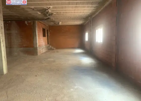Local comercial en bruto, en pleno centro en Alcázar de San Juan