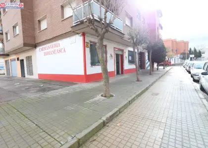 LOCAL COMERCIAL EN ESQUINA CON 115 m2 CONSTRUIDOS, UBICADO MUY PRÓXIMO AL HOSPITAL en Alcázar de San Juan