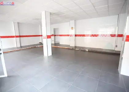 LOCAL COMERCIAL EN ESQUINA CON 115 m2 CONSTRUIDOS, UBICADO MUY PRÓXIMO AL HOSPITAL en Alcázar de San Juan