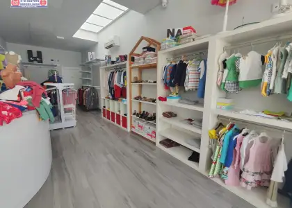 Local comercial en pleno centro de la localidad, totalmente reformado en Villafranca de los Caballeros