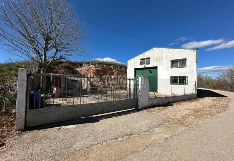 Local comercial en venta en Aranzueque - Aranzueque, 119.000 €, 238 m2, ref. 654035 en Aranzueque