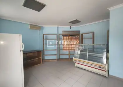 Local comercial en venta en Plaza Poeta Miguel Hernández, Santa Bárbara - Santa María de Benquerencia, Toledo en Toledo