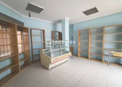 Local comercial en venta en Plaza Poeta Miguel Hernández, Santa Bárbara - Santa María de Benquerencia, Toledo en Toledo