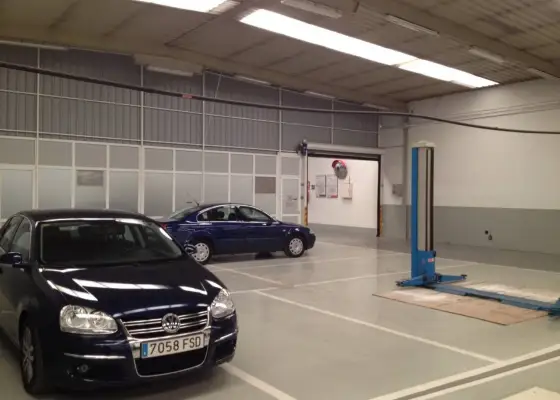 Local comercial y local seminsotano taller en venta en Manzanares
