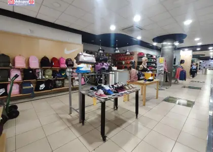 Local en funcionamiento junto a Plaza de España de Más de 500 metros en Alcázar de San Juan