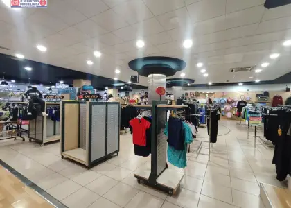 Local en funcionamiento junto a Plaza de España de Más de 500 metros en Alcázar de San Juan