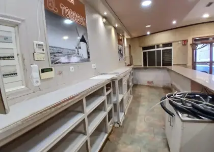 Local hosteleria con comedor, barbacoa, cocina y baños adaptados en Alcázar de San Juan