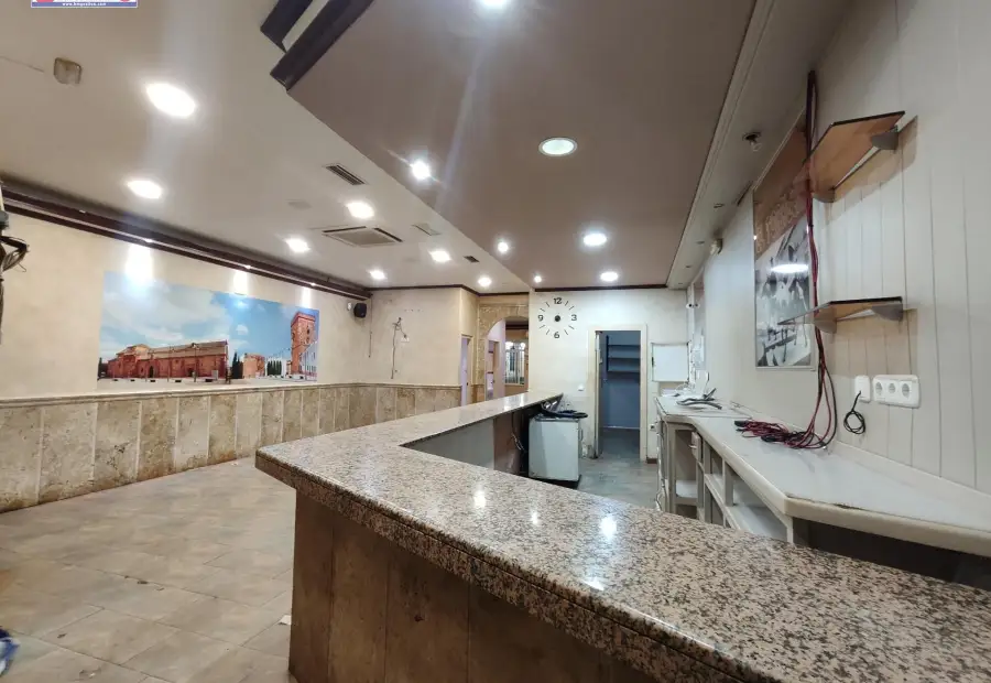 Local hosteleria con comedor, barbacoa, cocina y baños adaptados en Alcázar de San Juan