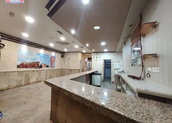 Local hosteleria con comedor, barbacoa, cocina y baños adaptados en Alcázar de San Juan