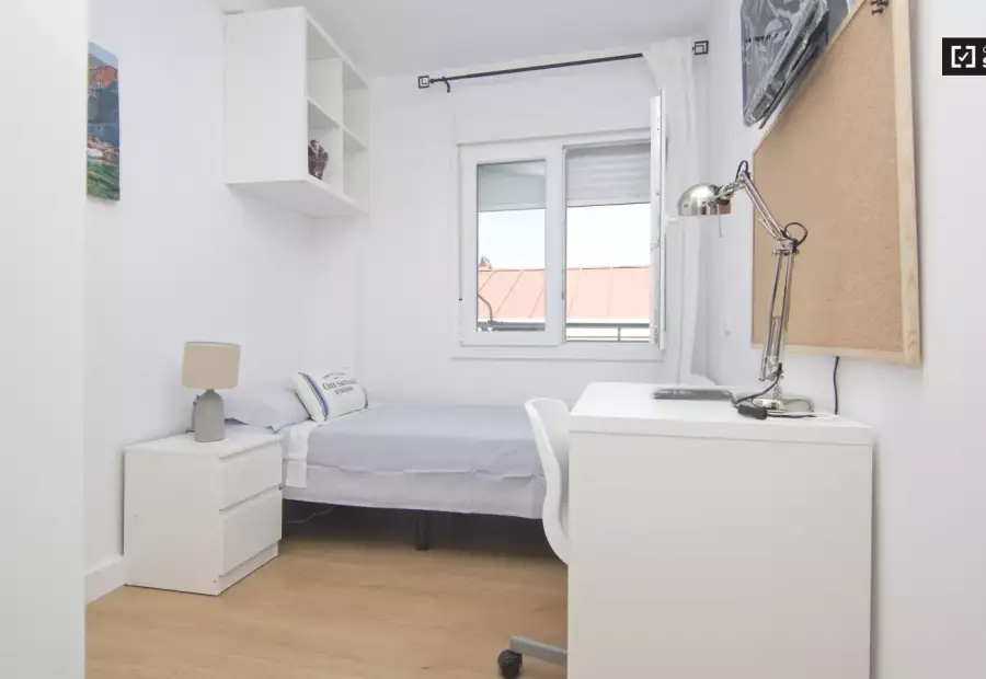 Luminosa habitación con calefacción en apartamento de 4 dormitorios, Carabanchel en Madrid