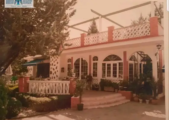 M044 inmohouse vende precioso chalet en Urbanizacion los Prados en Albacete