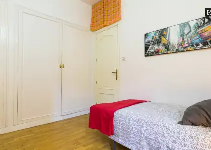Maravillosa habitación con calefacción en piso compartido, Latina en Madrid