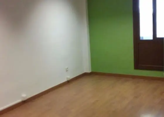 Oficina a la venta con dos despachos, sala de juntas y aseos, archivo y centralita de redes. Precio negociable, posibilidad de financiación 100% en Alcázar de San Juan