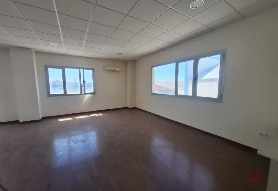Oficina en venta en Alcanzar De San Juan, Poligono, de 60 m2 con baño por 60.000 €, Ref. 0394 en Alcanzar de San Juan