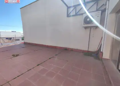 Oficina habitable con un despacho, baño, cocina/alamcen, ampliable a dos dormitorios, amueblado en Alcázar de San Juan