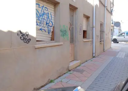 Oportunidad! Casa-solar junto a centro de salud en La Roda en La Roda