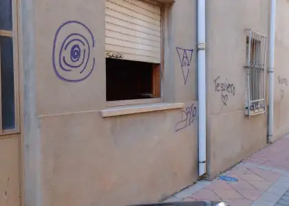 Oportunidad! Casa-solar junto a centro de salud en La Roda en La Roda