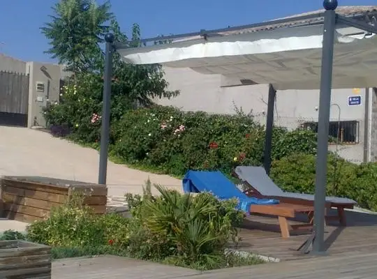 Oportunidad Única en El Retamar - Terreno con Vistas a la Sierra y Piscina en Almodóvar del Campo