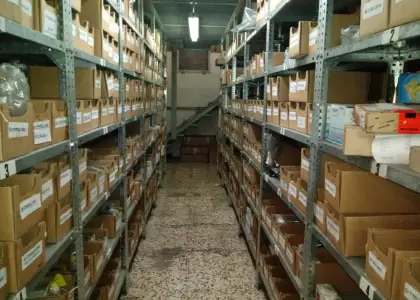 Parcela de uso industrial con una superficie de 5215 metros y util de 1291 metros, con taller mecanico , amacenes , aseos y oficinas , con muy buenos accesos de entrada y salida a autovia de los vi� en Tomelloso