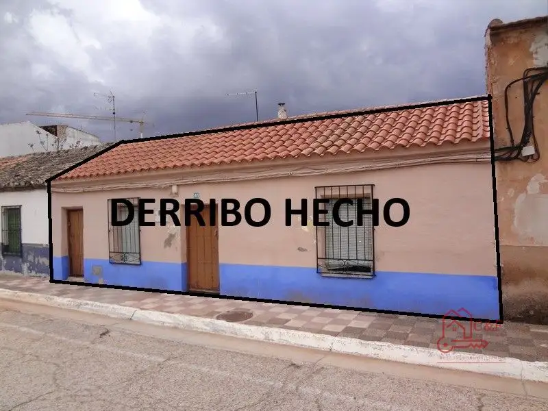 Parcela en venta en Puerto Lapice, de 122 m2 por 23.000 €, Ref. 0387 en Puerto Lápice