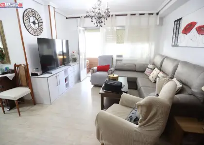 Piso amplio junto a Avda de Herencia Con 3 dormitorios, baño, aseo, Plaza de Garaje y Trastero en Alcázar de San Juan