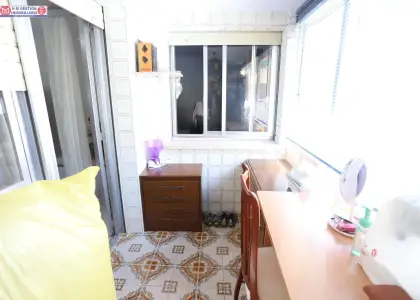 Piso amplio junto a Avda de Herencia Con 3 dormitorios, baño, aseo, Plaza de Garaje y Trastero en Alcázar de San Juan