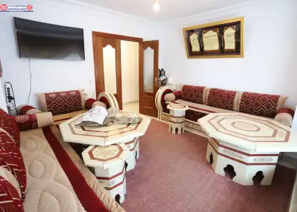 Piso céntrico y amplio, con 3 dormitorios, baño con ducha, aseo, cocina independiente con lavadero y salón comedor con balcón en Alcázar de San Juan