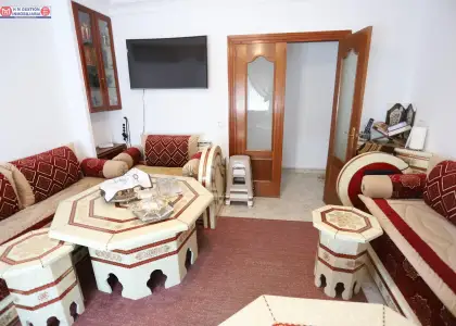 Piso céntrico y amplio, con 3 dormitorios, baño con ducha, aseo, cocina independiente con lavadero y salón comedor con balcón en Alcázar de San Juan