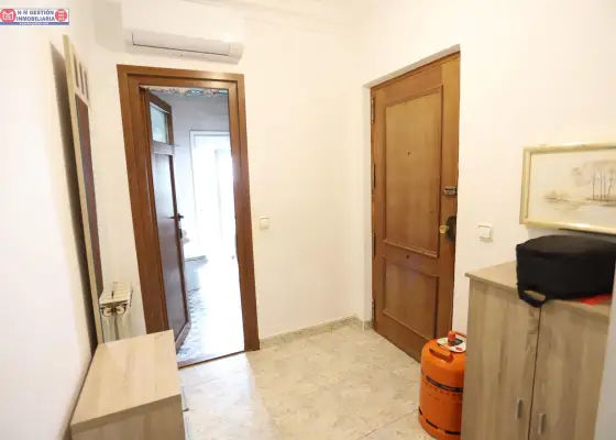 Piso céntrico y amplio, con 3 dormitorios, baño con ducha, aseo, cocina independiente con lavadero y salón comedor con balcón en Alcázar de San Juan