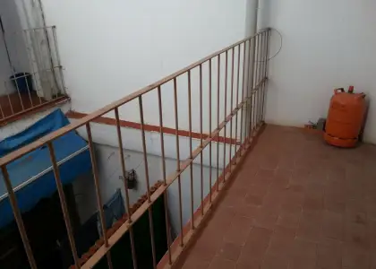 Piso de 2 domitorios en venta. Necesita reformas en Manzanares