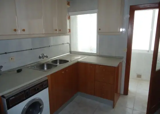 Piso de 3 dormitorios. Semiamueblado. en Manzanares