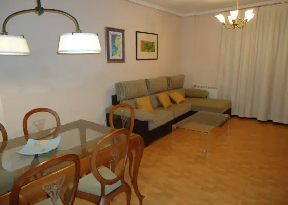 Piso de 3 dormitorios. Seminuevo. Amueblado. en Manzanares
