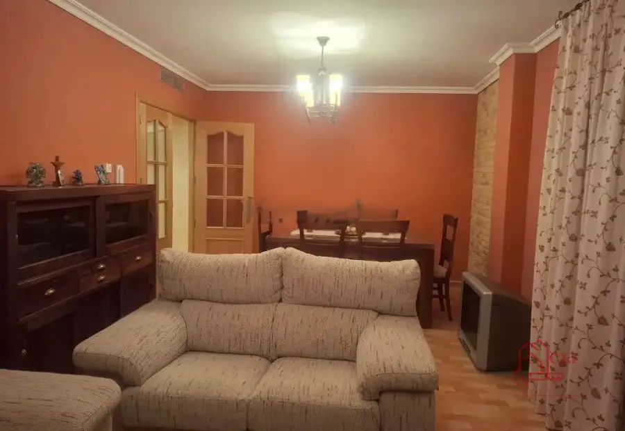Piso en alquiler en Alcázar De San Juan, Alcázar De San Juan, de 90 m2 con 3 dormitorios, baño, aseo y plaza de garaje por 900 €/mes, Ref. 0462