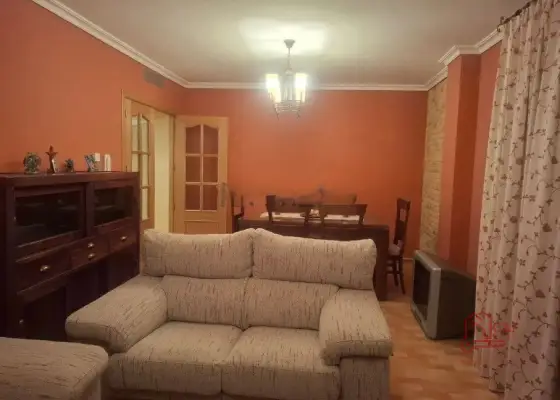 Piso en alquiler en Alcázar De San Juan, Alcázar De San Juan, de 90 m2 con 3 dormitorios, baño, aseo y plaza de garaje por 900 €/mes, Ref. 0462