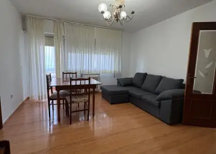 Piso en alquiler en Alcázar De San Juan, Calle Gracia, de 86 m2 con 3 dormitorios, baño y terraza por 700 €/mes, Ref. 0448 en Alcázar de San Juan