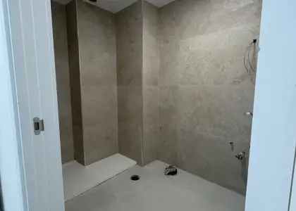 Piso en venta en Alcázar De San Juan, de 90 m2 con 2 dormitorios, 2 baños, plaza de garaje, trastero y terraza por 140.000 €, Ref. 0238 en Alcázar de San Juan