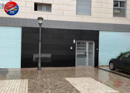 Piso en venta en Alcázar De San Juan, Emilio Castelar, de 102 m2 con 1 dormitorio, baño, plaza de garaje y trastero por 95.000 €, Ref. 0438 en Alcázar de San Juan