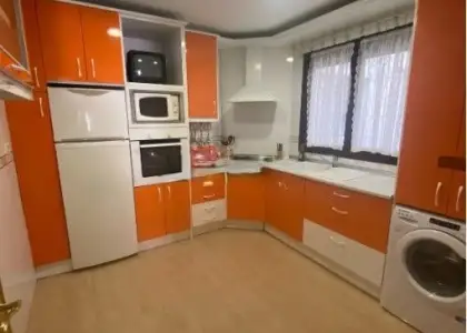 Piso en venta en Herencia, Avenida De Alcázar, de 100 m2 con 2 dormitorios, baño, plaza de garaje y balcón por 120.000 €, Ref. 0436 en Herencia