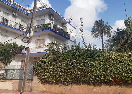 Piso en venta en San Javier, de 61 m2 con 3 dormitorios, baño y 2 terrazas por 140.000 €, Ref. 0433 en San Javier