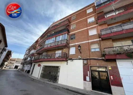 Piso en venta en Tomelloso, Calle San Anton, de 88 m2 con 3 dormitorios, baño y terraza por 36.500 €, Ref. 0428 en Tomelloso