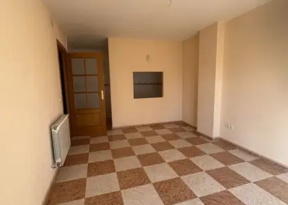 Piso en venta en Tomelloso, San Luis, de 61 m2 con 2 dormitorios, 2 baños y terraza por 55.000 €, Ref. 0450 en Tomelloso
