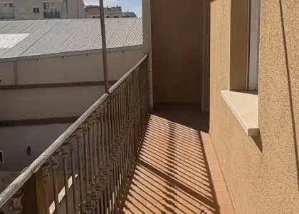 Piso en venta en Tomelloso, San Luis, de 61 m2 con 2 dormitorios, 2 baños y terraza por 55.000 €, Ref. 0450 en Tomelloso