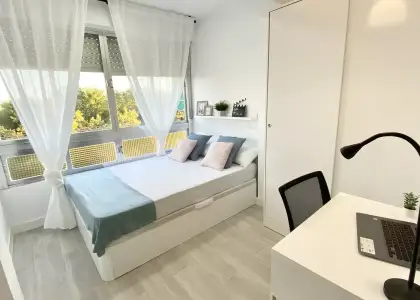 Se alquila habitación en apartamento de 4 dormitorios en Getafe, Madrid en Madrid
